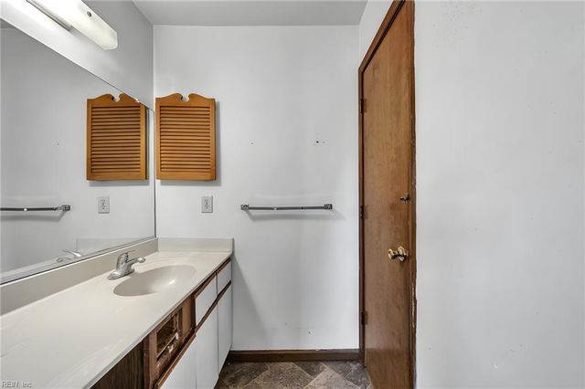 39 S Gawain WAY, Hampton, VA 23669