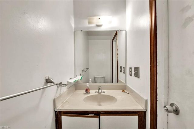 39 S Gawain WAY, Hampton, VA 23669
