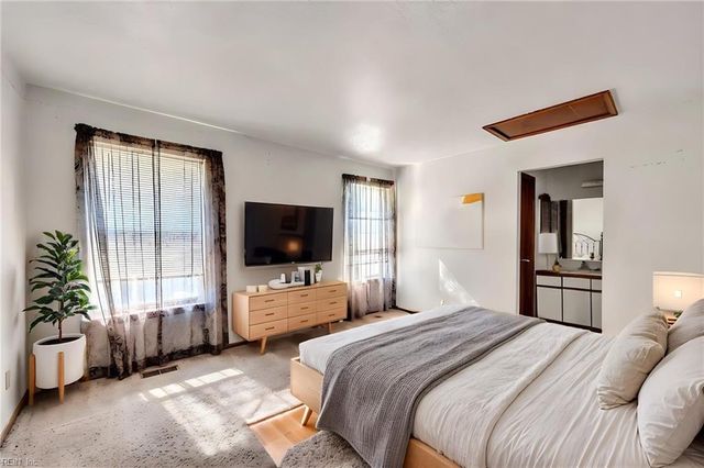 39 S Gawain WAY, Hampton, VA 23669
