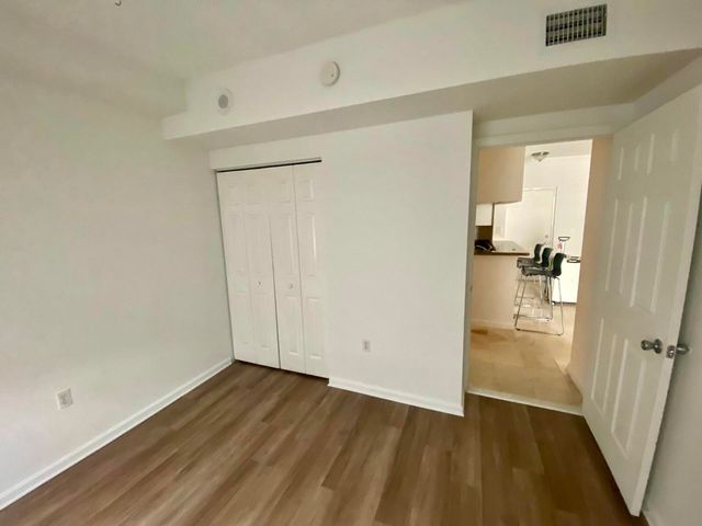 17100 N Bay Road 1911, Sunny Isles Beach, FL 33160