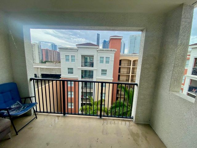 17100 N Bay Road 1911, Sunny Isles Beach, FL 33160