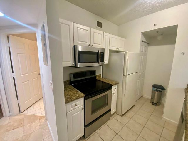 17100 N Bay Road 1911, Sunny Isles Beach, FL 33160