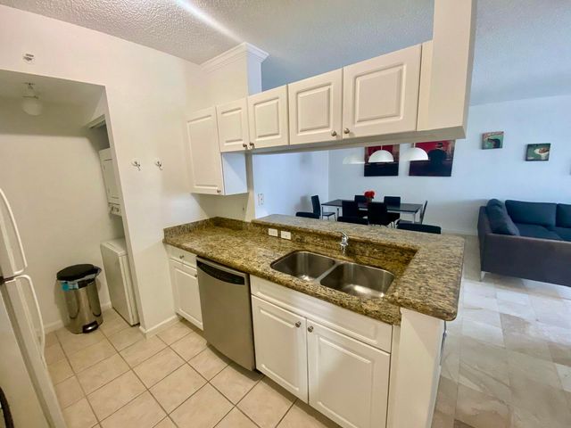 17100 N Bay Road 1911, Sunny Isles Beach, FL 33160