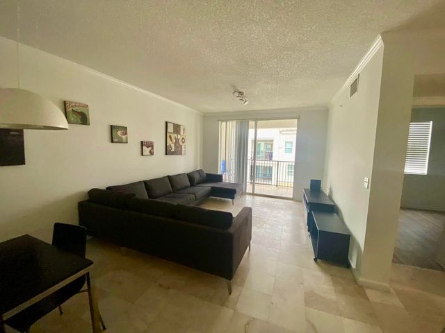 17100 N Bay Road 1911, Sunny Isles Beach, FL 33160