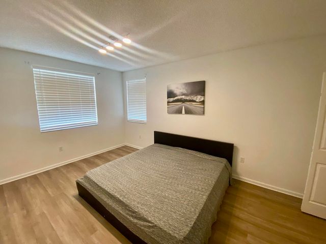 17100 N Bay Road 1911, Sunny Isles Beach, FL 33160