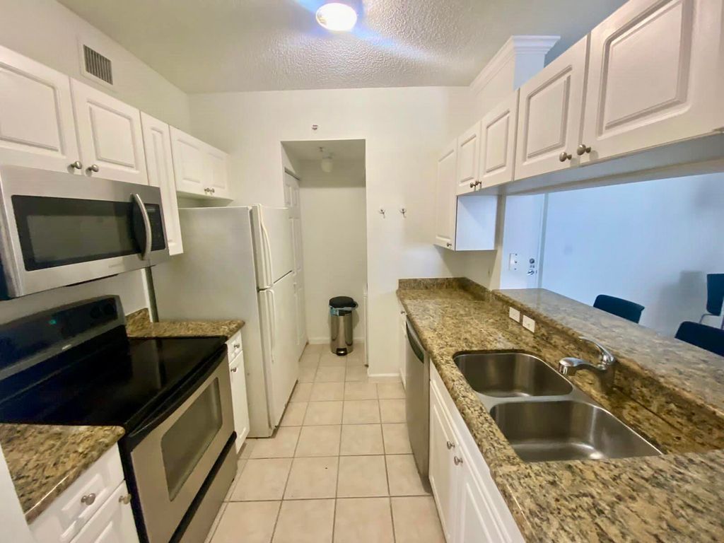 17100 N Bay Road 1911, Sunny Isles Beach, FL 33160