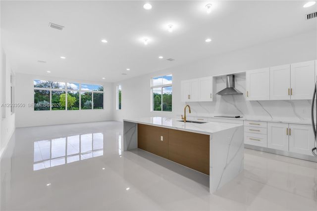 2210 SW 122nd Terrace, Davie, FL 33325