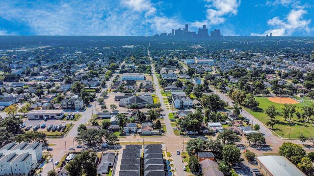 4806 Cochran Street, Houston, TX 77009