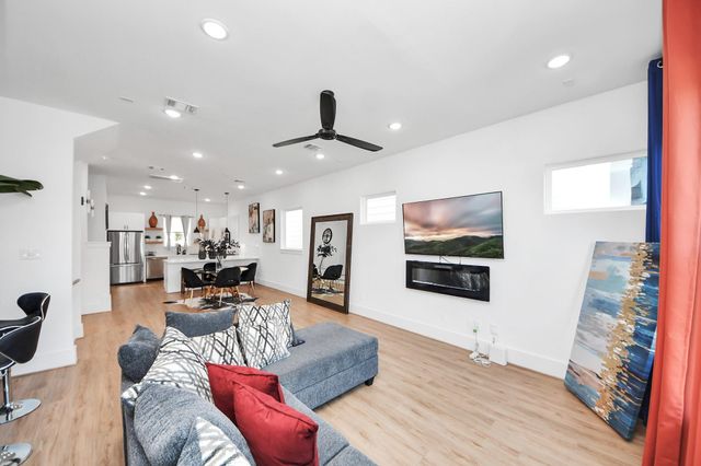 4806 Cochran Street, Houston, TX 77009