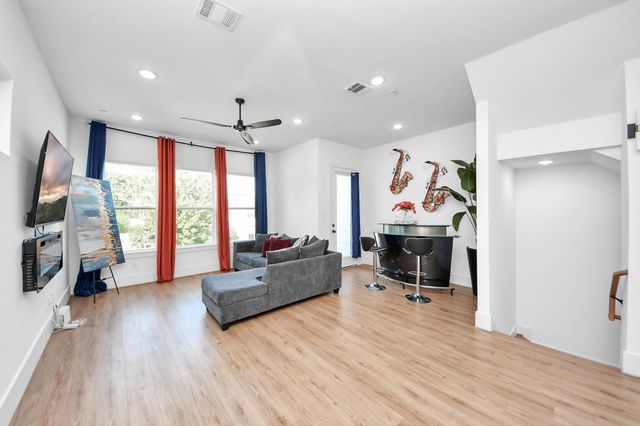 4806 Cochran Street, Houston, TX 77009