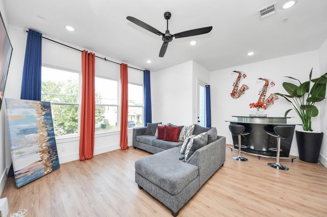 4806 Cochran Street, Houston, TX 77009