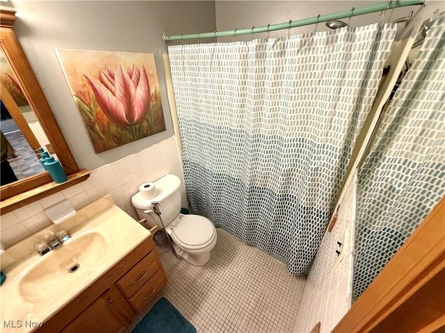 25735 Lorain Road 503, North Olmsted, OH 44070