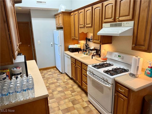 25735 Lorain Road 503, North Olmsted, OH 44070