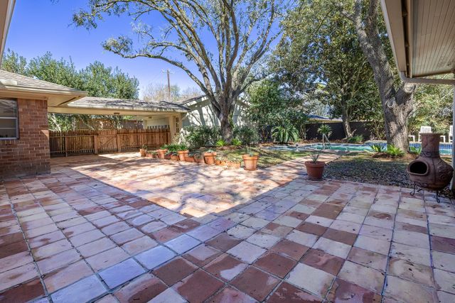 5238 Loch Lomond Drive, Houston, TX 77096