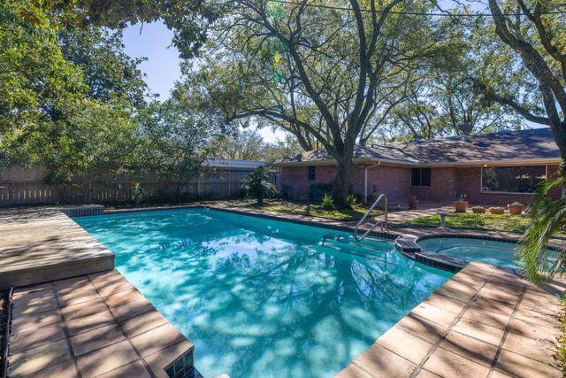 5238 Loch Lomond Drive, Houston, TX 77096