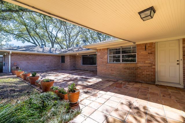 5238 Loch Lomond Drive, Houston, TX 77096