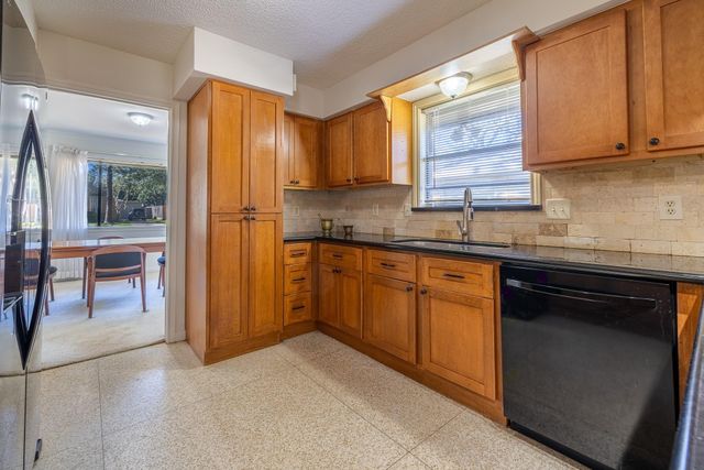 5238 Loch Lomond Drive, Houston, TX 77096