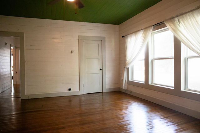 617 S 5th Street, Crockett, TX 75835