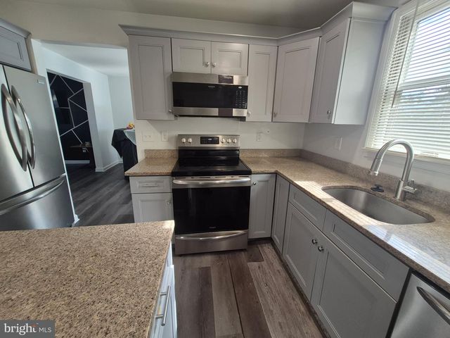 10 CARTER DR, Deptford, NJ 08096