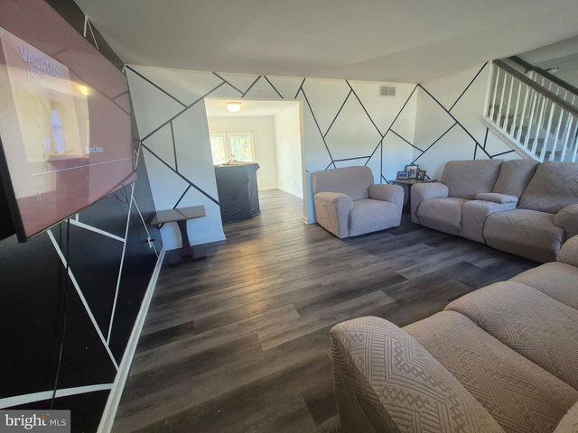 10 CARTER DR, Deptford, NJ 08096