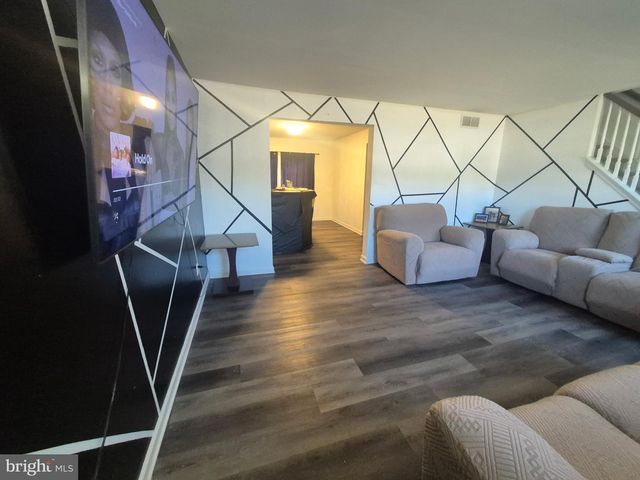 10 CARTER DR, Deptford, NJ 08096