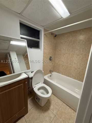 700 SW 8 Ave 22A, Hallandale Beach, FL 33009