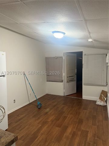 700 SW 8 Ave 22A, Hallandale Beach, FL 33009