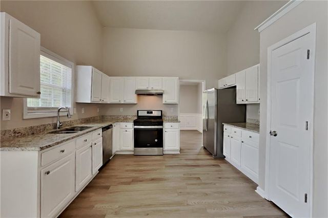 1096 Sham Pointe Drive, Lawrenceville, GA 30043