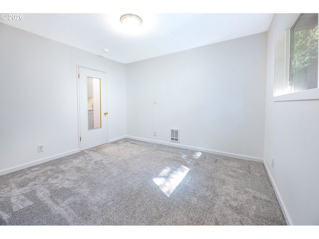 4865 WHITEAKER St, Eugene, OR 97405