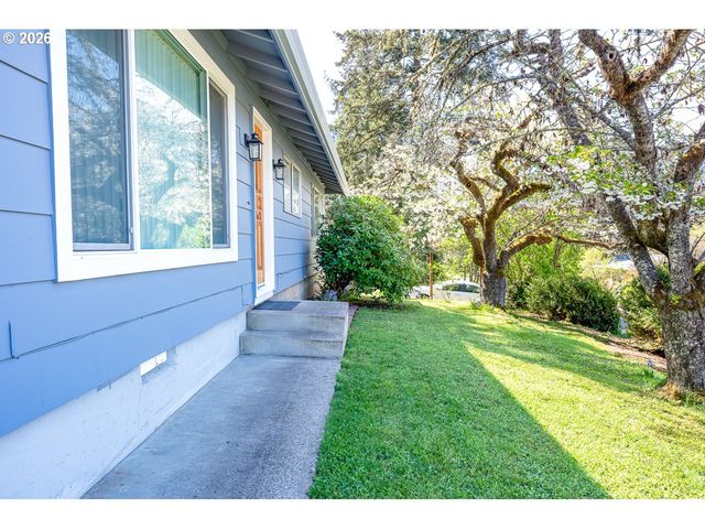 4865 WHITEAKER St, Eugene, OR 97405