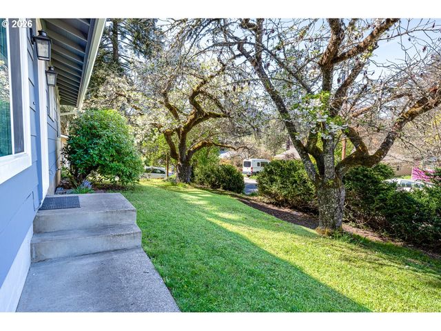 4865 WHITEAKER St, Eugene, OR 97405