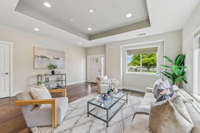15 Colleen Way, Campbell, CA 95008