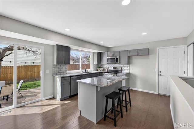 423 Quentin Drive, St Charles, MO 63301