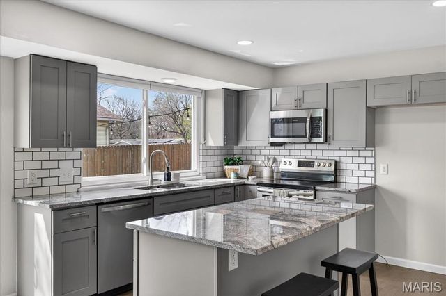 423 Quentin Drive, St Charles, MO 63301