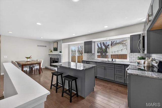 423 Quentin Drive, St Charles, MO 63301