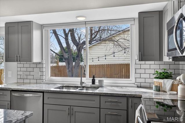 423 Quentin Drive, St Charles, MO 63301