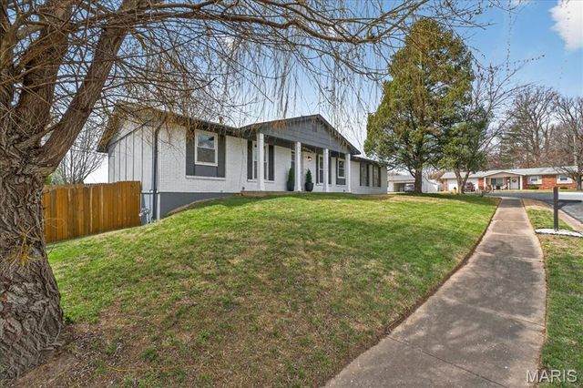 423 Quentin Drive, St Charles, MO 63301