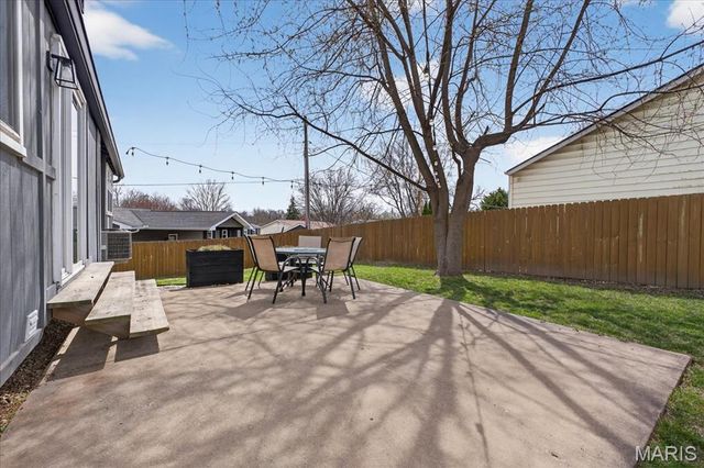 423 Quentin Drive, St Charles, MO 63301