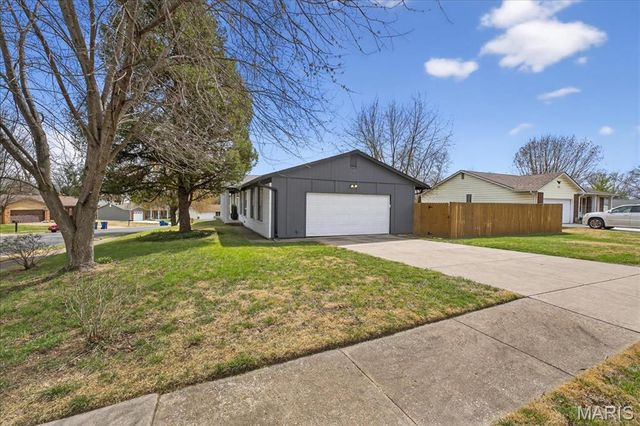 423 Quentin Drive, St Charles, MO 63301