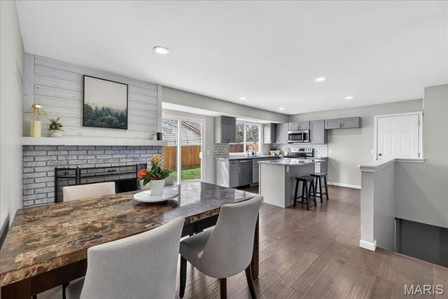 423 Quentin Drive, St Charles, MO 63301