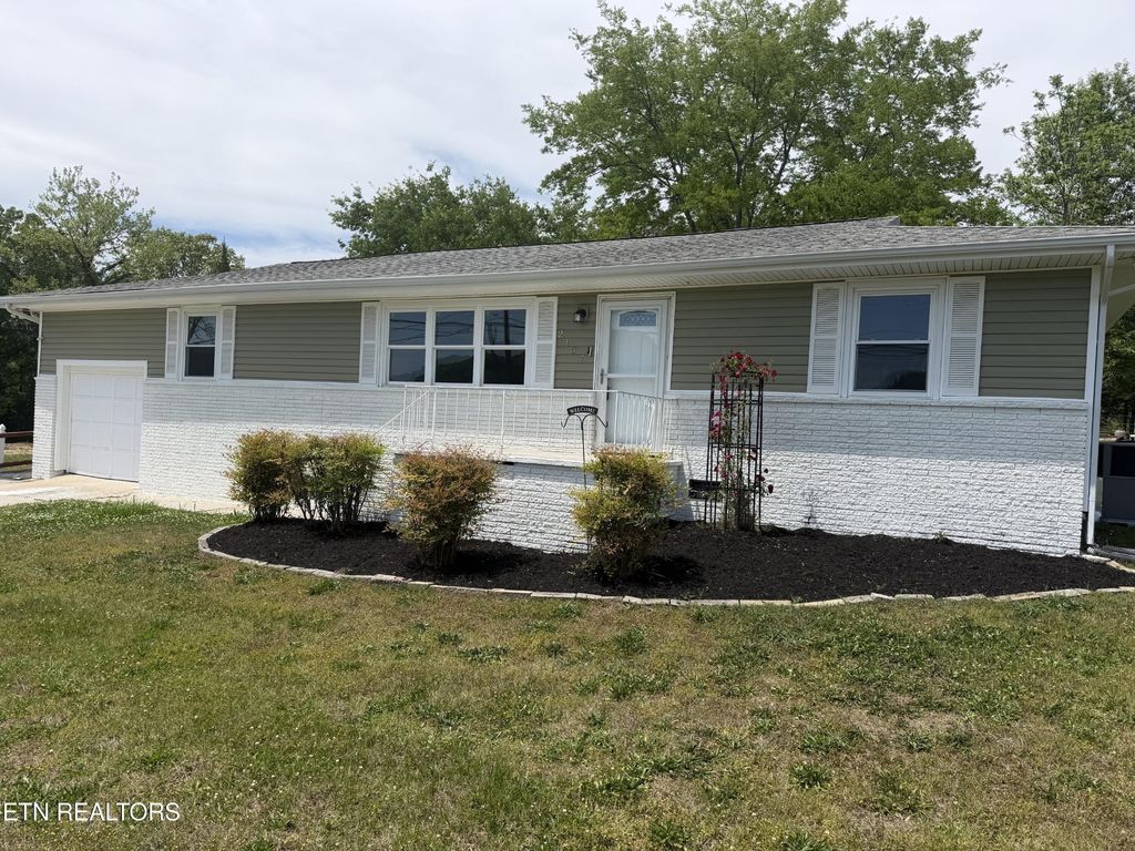 2107 Tipton Station Rd, Knoxville, TN 37920