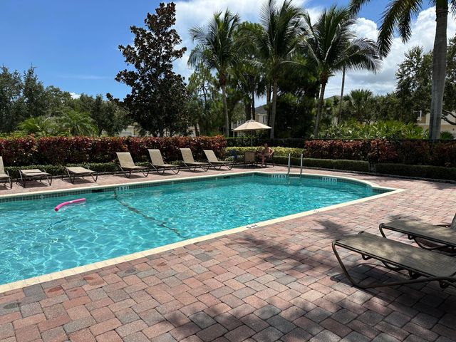 1560 SE Hampshire Way 204, Stuart, FL 34994