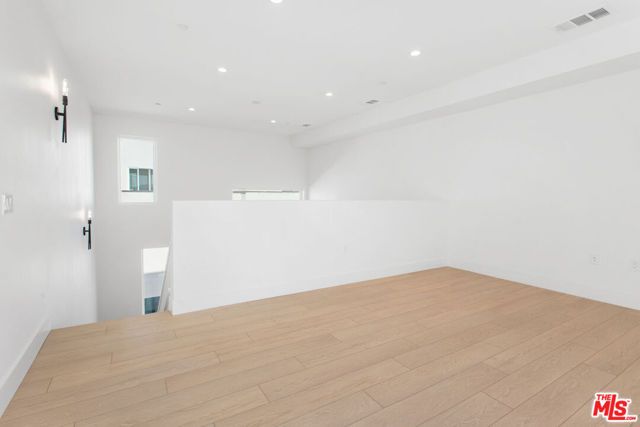 11224 W Lyon Lane, North Hollywood (los Angeles), CA 91606