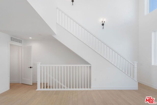 11224 W Lyon Lane, North Hollywood (los Angeles), CA 91606