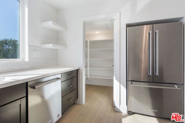 11224 W Lyon Lane, North Hollywood (los Angeles), CA 91606