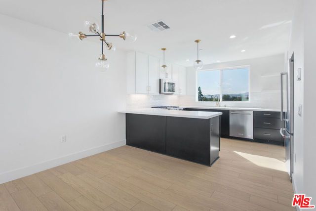 11224 W Lyon Lane, North Hollywood (los Angeles), CA 91606