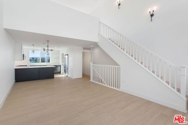 11224 W Lyon Lane, North Hollywood (los Angeles), CA 91606