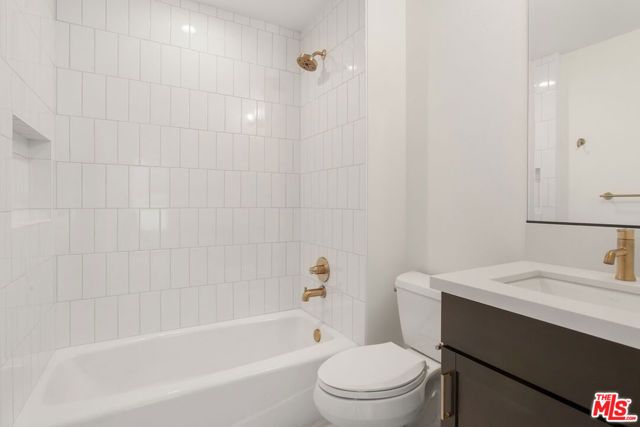 11224 W Lyon Lane, North Hollywood (los Angeles), CA 91606