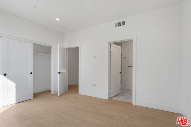 11224 W Lyon Lane, North Hollywood (los Angeles), CA 91606