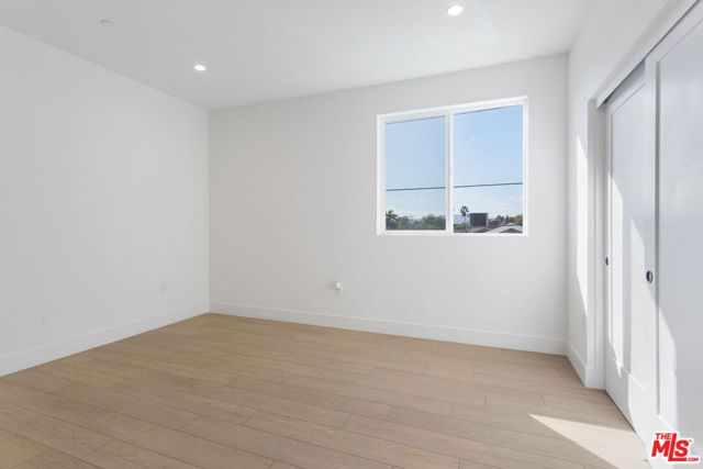 11224 W Lyon Lane, North Hollywood (los Angeles), CA 91606